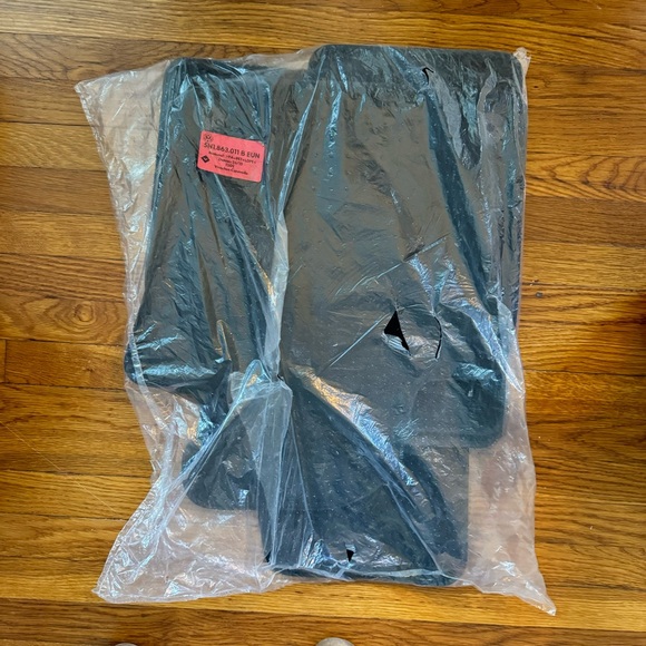 ✨Genuine VW Volkswagen Tiguan Floor Mats✨ ~Set of 4 *NEW* ✨ 5N1.863.011 B EUN - Picture 6 of 8